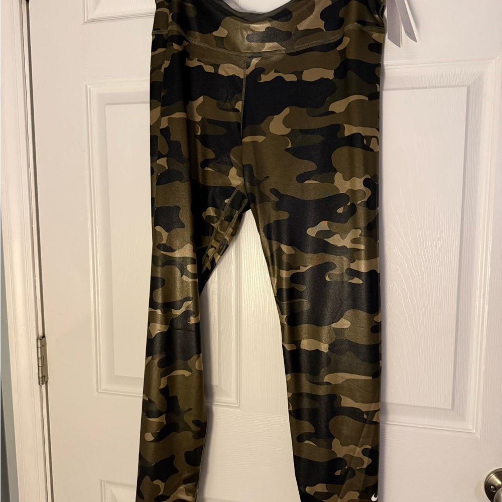 Nike Women’s Camouflage Leggings - Black and Brown
